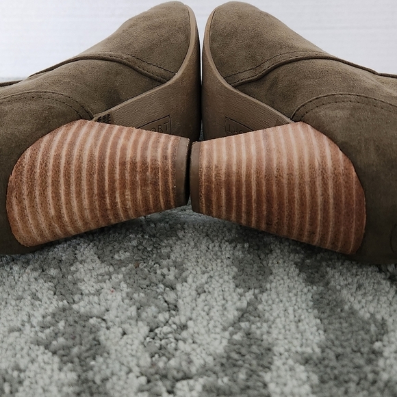 REPORT MARTIN Faux Suede Back Zip Brown Taupe Ankle Booties Size 9 - Picture 6 of 9